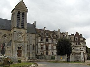 L'église de l'Immaculée-Conception et le château.