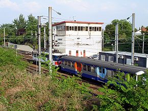  Rame inox rénovée du transilien Paris-Nord tractée parune BB 17000 arrivant en gare d'Ermont - Eaubonne.