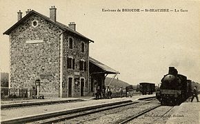 Vue du bâtiment voyageurs de la gare de Saint Beauzire.
