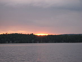 Une partie du Lac Marie-Louise situé à La Minerve (2007).