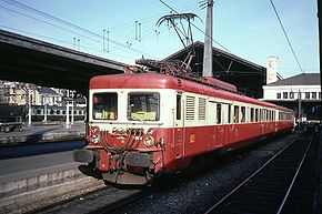  La Z 7119 en gare de Lyon-Perrache en livrée d'origine rouge et crème.
