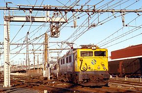  La 269-601 repart vers Irun avec la rame vide du train Madrid-Chamartín - Hendaye (Hendaye, 6 mars 2003).