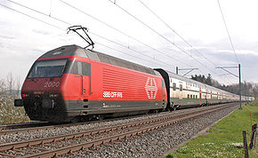  La Re 460 052-4 en pousse d'une rame InterCity à deux étages vers Schwarzenbach et Algetshausen-Henau le 16 avril 2005.