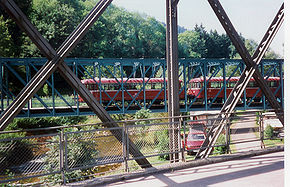 Le pont sur la Kinzig de la ligne Schiltach - Schramberg avec une rame de Schienenbus VT98 préservés