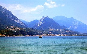 Une vue de Toscolano-Maderno depuis le Lac de Garde en 2006