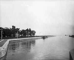 9 octobre 1899 - Inauguration du canal de Soulanges (Cette photo de l'entrée a été prise entre la fin du XIXe siècle et le début du XXe).