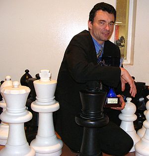 Éric Prié recevant le premier prix de l'open FIDE de Montpellier, en décembre 2008.