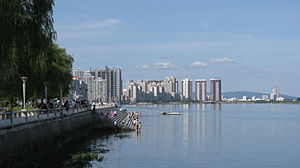 江边 bank of Yalu River in Dandong.jpg