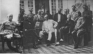 Athènes, juillet 1917, à gauche avec Sarrail et Charles Jonnart