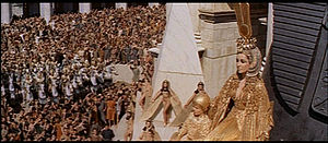 1963 Cleopatra trailer screenshot (72).jpg