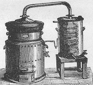 Dessin en noir et blanc d'un appareil composé de deux cylindres verticaux reliés par leur dessus au moyen d'un tube cintré. Le premier cylindre comporte, en sa partie inférieure, un foyer où était enfourné le bois et, en sa partie supérieure, de l'étuve hermétiquement fermée où étaient placés les produits à distiller. Les vapeurs produites passaient par le tube cintré dans le second cylindre, rempli d'eau à l'exception d'un tube en hélice (le serpentin) où descendaient, se refroidissaient et condensaient les vapeurs issues de l'étuve. Le produit obtenu était recueilli par un tube relié au serpentin et sortant au bas du second cylindre.