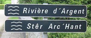 Bilingual river sign Huelgoat.jpg