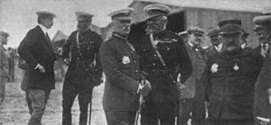 le ministre Brun (à droite) avec John French, James Grierson et David Henderson (général) en septembre 1909.