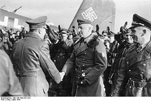 Bundesarchiv Bild 146-1995-041-23A, Ostfront, Adolf Hitler, Erich v. Manstein.jpg