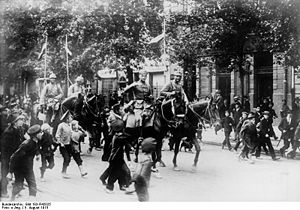 Bundesarchiv Bild 183-R42025, Warschau, Einmarsch deutscher Kavallerie.jpg
