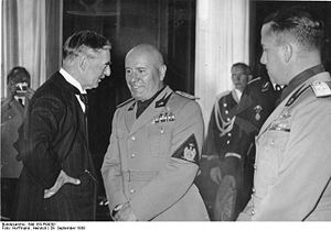 Bundesarchiv Bild 183-R99301, Münchener Abkommen, Chamberlain, Mussolini, Ciano.jpg