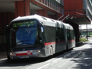 Trolleybus de la ligne C1 à la Cité internationale de Lyon