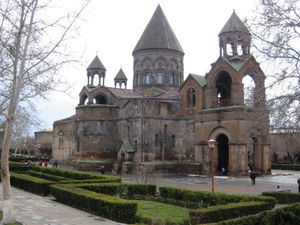 La cathédrale Sainte-Etchmiadzin..