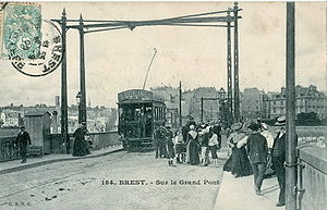 Ancien tramway de Brest sur le pont National, avant 1905