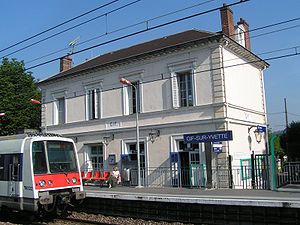 Gare RER B de Gif-sur-Yvette côté voies.jpg