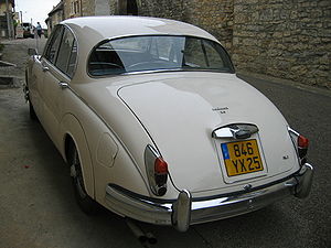 Jaguar MK2 02.jpg