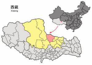Localisation du xian d'Amdo (en rose) dans la préfecture de Nagchu (en jaune)