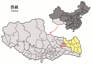 Localisation du xian de Banbar (en rose) dans la préfecture de Qamdo (en jaune)