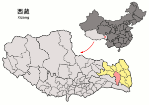 Localisation du xian de Baxoi (en rose) dans la préfecture de Qamdo (en jaune)