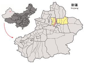 Localisation de la ville de Changji dans sa juridiction (en rose) et la préfecture de Changji (en jaune)