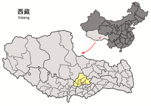 Localisation du district de Chengguan (en rose) dans la préfecture de Lhassa (en jaune)