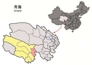 Localisation de la ville de Chindu dans le district de Chindu (en rose) et la préfecture de Yushu (en jaune)