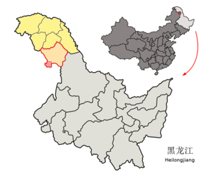 Localisation du district de Jiagedaqi (en rose) dans la préfecture de Daxing'anling (en jaune et saumon clair)