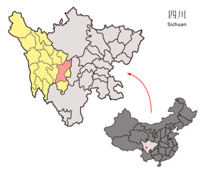 Localisation de la ville de Kangding (Dartsedo) dans le xian de Kangding (en rose) et la préfecture de Garzê (en jaune)