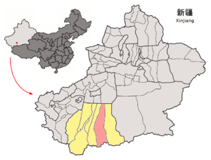 Localisation de la ville de Keriya dans le xian de Keriya (en rose) et la préfecture de Hotan (en jaune)