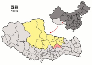 Localisation du xian de Lhari (en rose) dans la préfecture de Nagchu (en jaune)