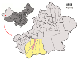 Localisation du xian de Lop (en rose) dans la préfecture de Hotan (en jaune)