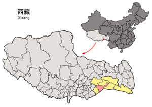 Localisation du xian de Mainling (en rose) dans la préfecture de Nyingchi (en jaune)