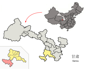 Localisation du xian de Maqu (en rose) dans la préfecture de Gannan (en jaune)