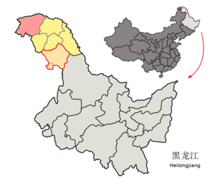 Localisation du xian de Mohe (en rose) dans la préfecture de Daxing'anling (en jaune et saumon clair)