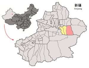 Localisation du xian de Piqan (en rose) dans la préfecture de Tourfan (en jaune)