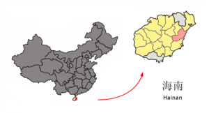Localisation de la ville de Qionghai dans sa juridiction (en rose) et la zone administrée directement par la province (en jaune)