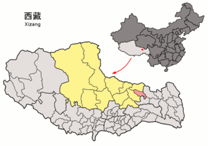 Localisation du xian de Sog (en rose) dans la préfecture de Nagchu (en jaune)