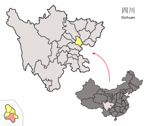 Localisation des deux districts de Suining (en rose) dans la préfecture de Suining (en jaune)