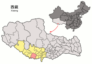 Localisation du xian de Tingri (en rose) dans la préfecture de Xigazê (en jaune)