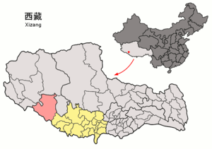 Localisation du xian de Zhongba (en rose) dans la préfecture de Xigazê (en jaune)