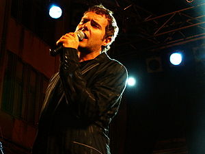 Paolo Meneguzzi singing.jpg