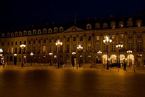 hôtel de Bourvallais sur la place Vendôme, siège de la chancellerie, de nuit