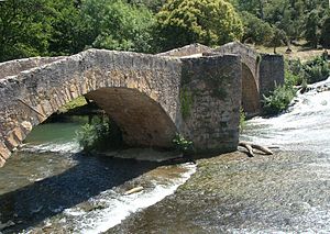 Pont ancien sur le Caramy-30.JPG