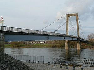 Pont haubané de Saint-Florent-le-Vieil.jpg