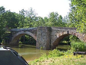 Le pont Saint-Blaise sur l'Aveyron, à Najac.
